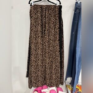 Chic Leopard Print Maxi Skirt